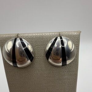 925 Sterling Silver Modernist Domed Disc Stud Earrings – Black Enamel